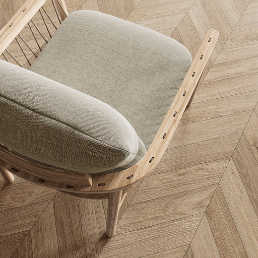 Enzo Chair, Maya Cream, Oak Soap Frame